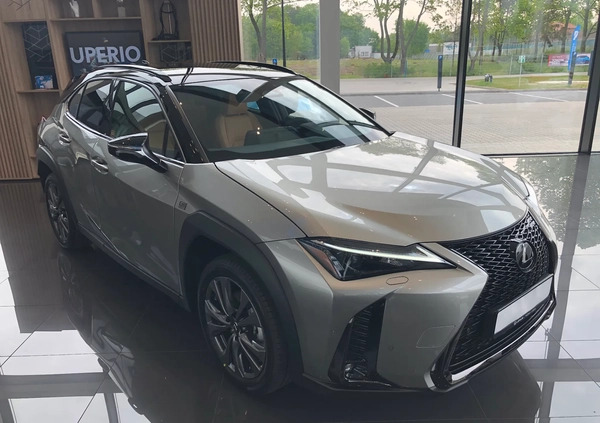 Lexus UX cena 227400 przebieg: 5, rok produkcji 2024 z Golina małe 121